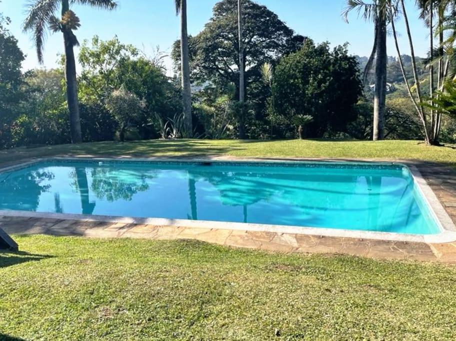 Piscina de la sau aproape de Comfrey cottage