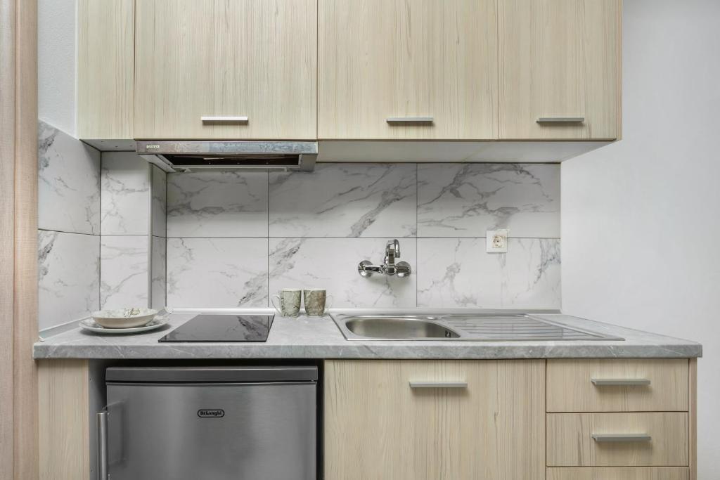 Una cocina o kitchenette en Akritas Hotel Pefkochori