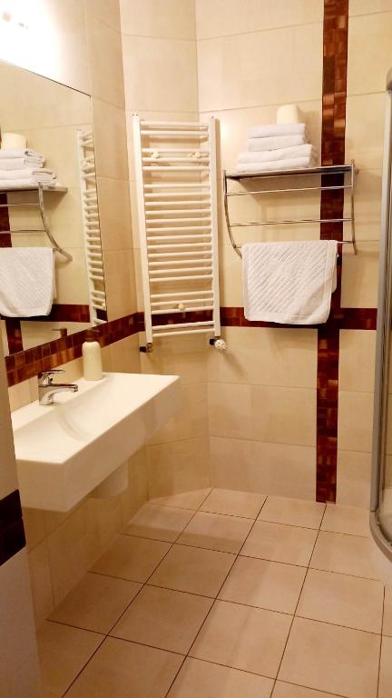 Hotel i Restauracja 13 Smaków - Triple Room With Bathroom