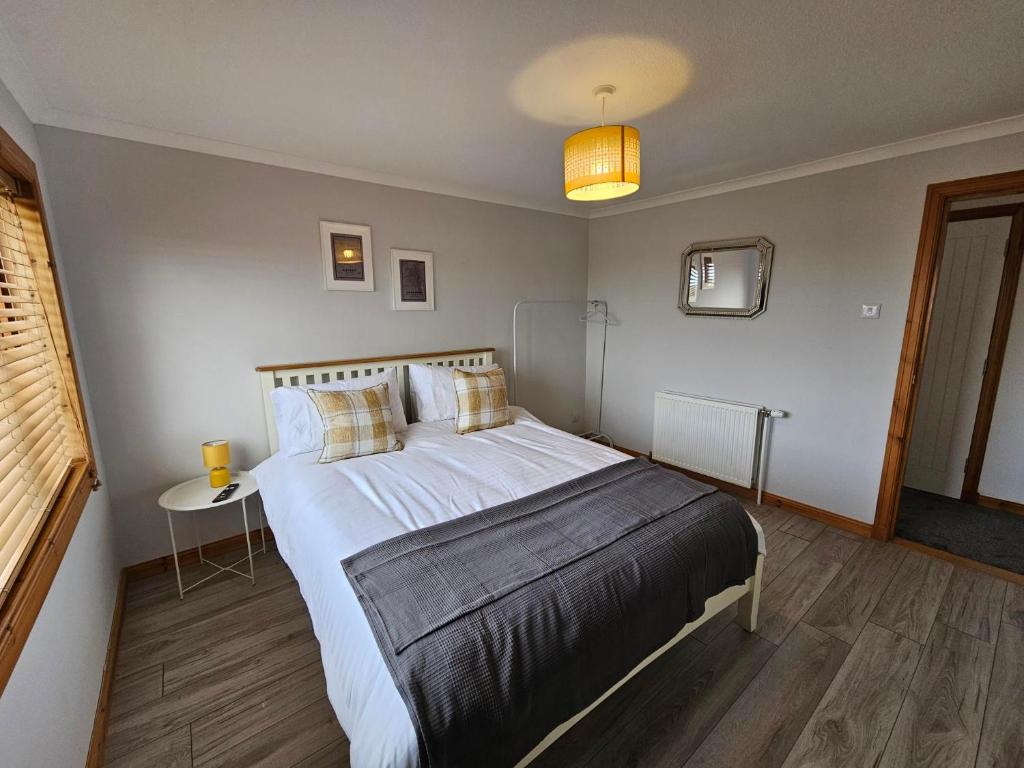 a bedroom with a large white bed in a room at Wick Retreat No 40 Business & Family Friendly 3BR Sleeps 5 in Wick