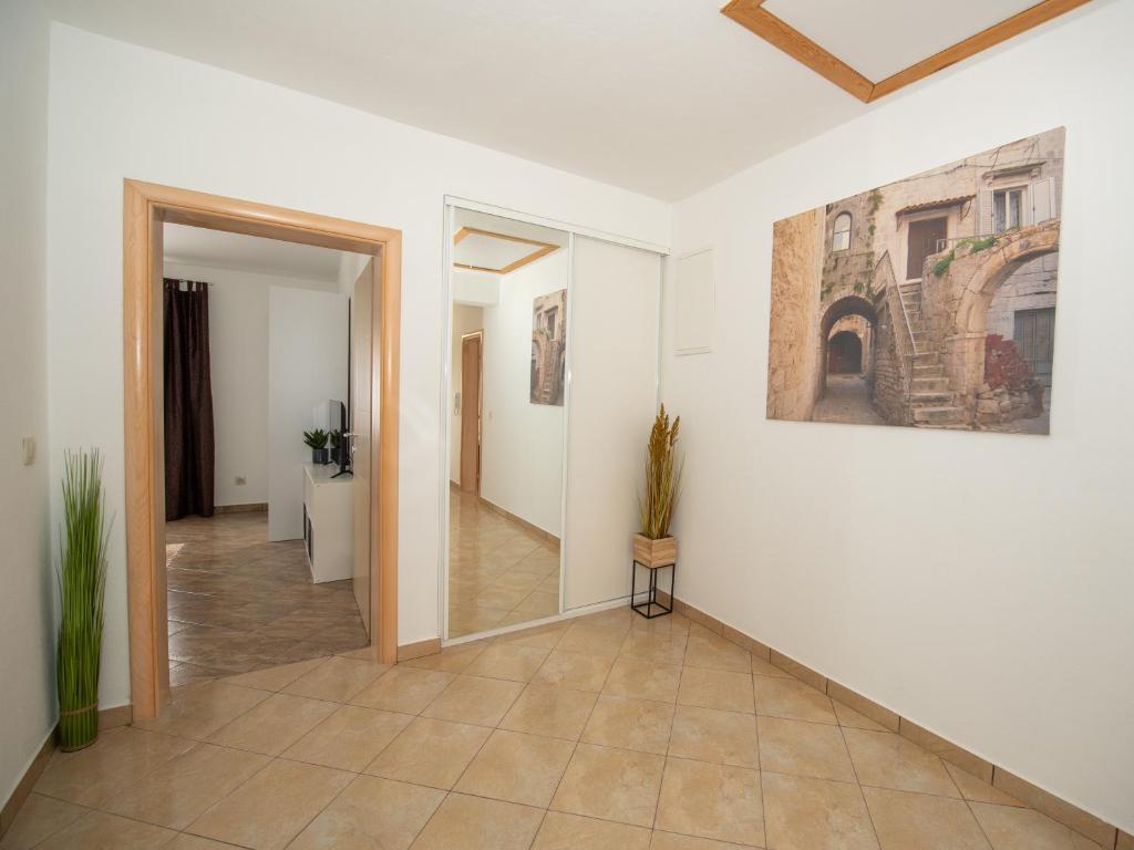 Fotografie z fotogalerie ubytování Holiday Home near Trogir v destinaci Kaštel Štafilić