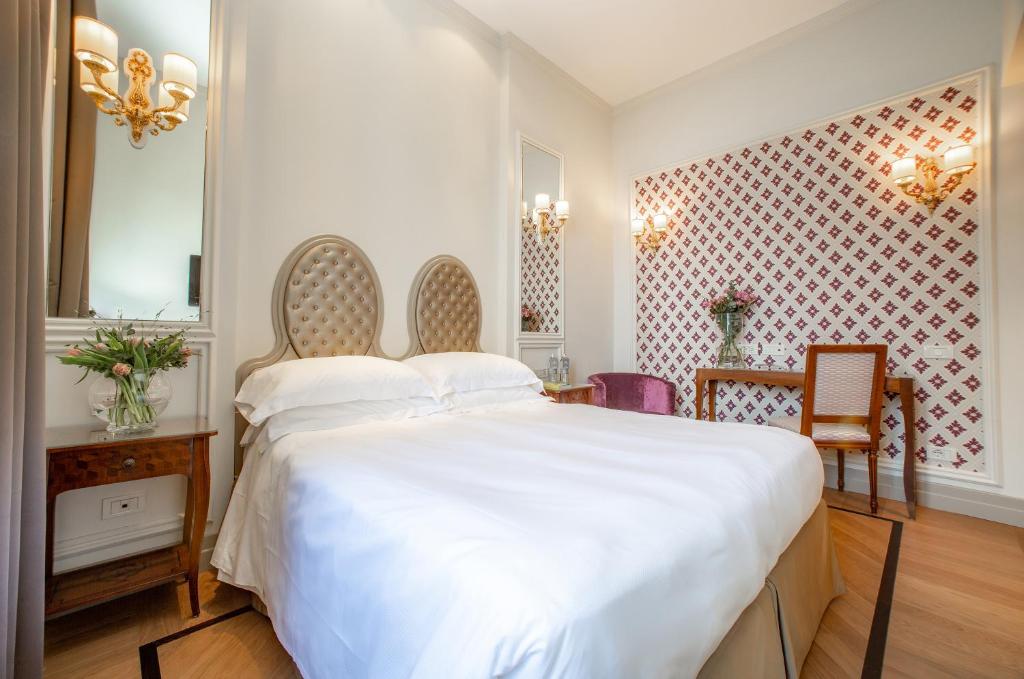 Postel nebo postele na pokoji v ubytování Hotel Villa Flori