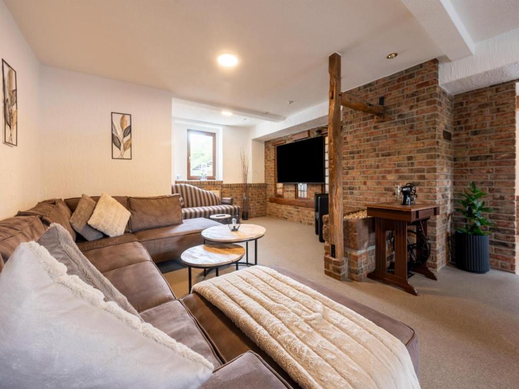 Spacious holiday home in the Eifel National Park - Ten-Bedroom Holiday Home