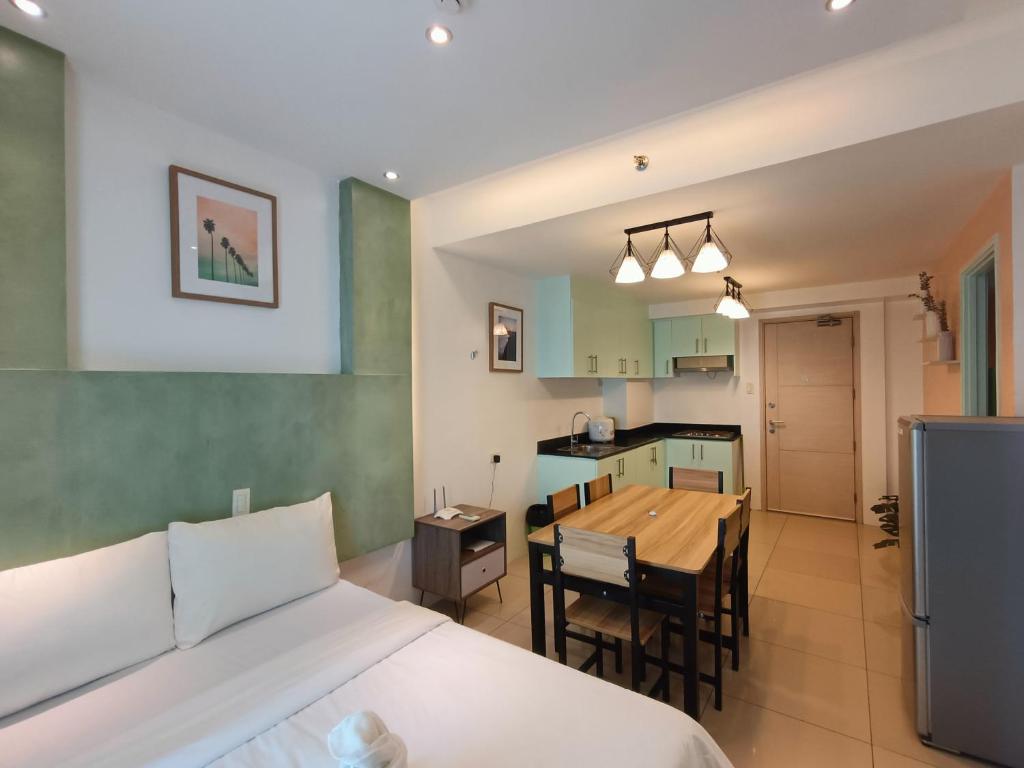 PREMIERE HAVEN at Sea Residences Condominium - 阳台的家庭房