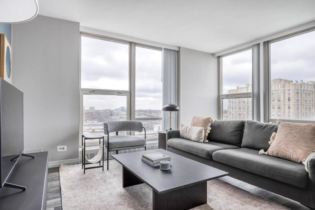 a living room with a couch and a table at Edgewater 1br w gym deck lounge nr L CHI-918 in Chicago