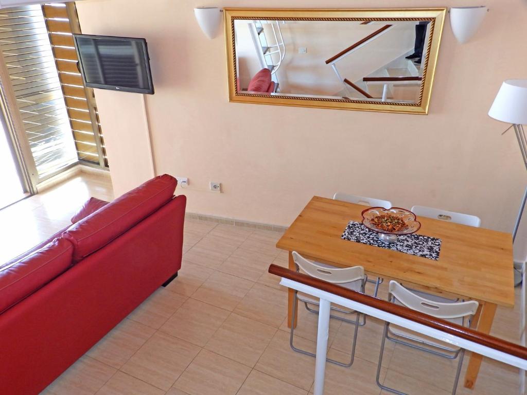 A television and/or entertainment centre at Apartamentos Medano - Duplex Playa