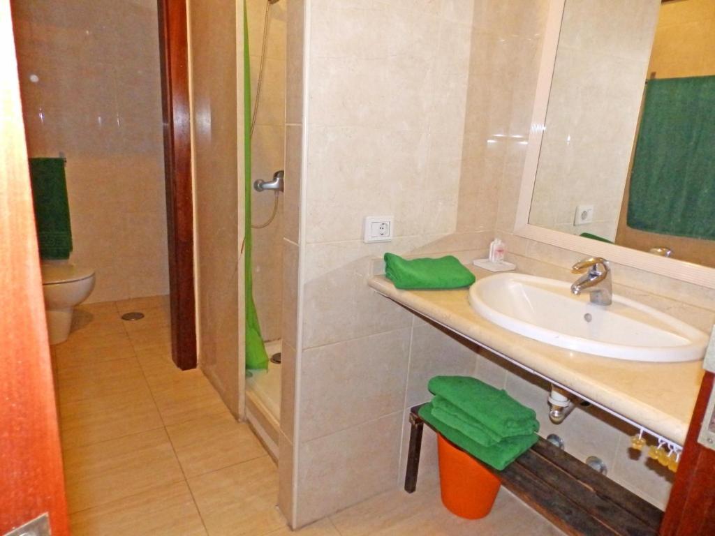 A bathroom at Apartamentos Medano - Duplex Playa
