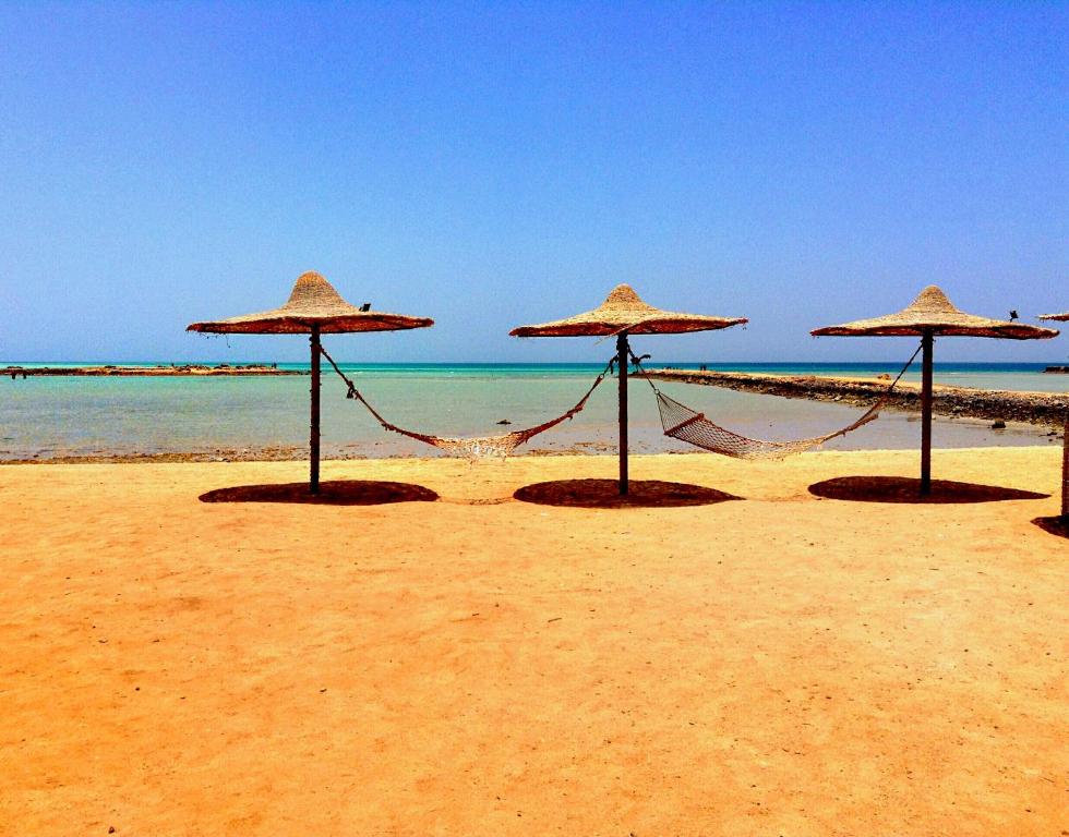 Studio For rent with pools and Private beach, Hurghada (updated prices