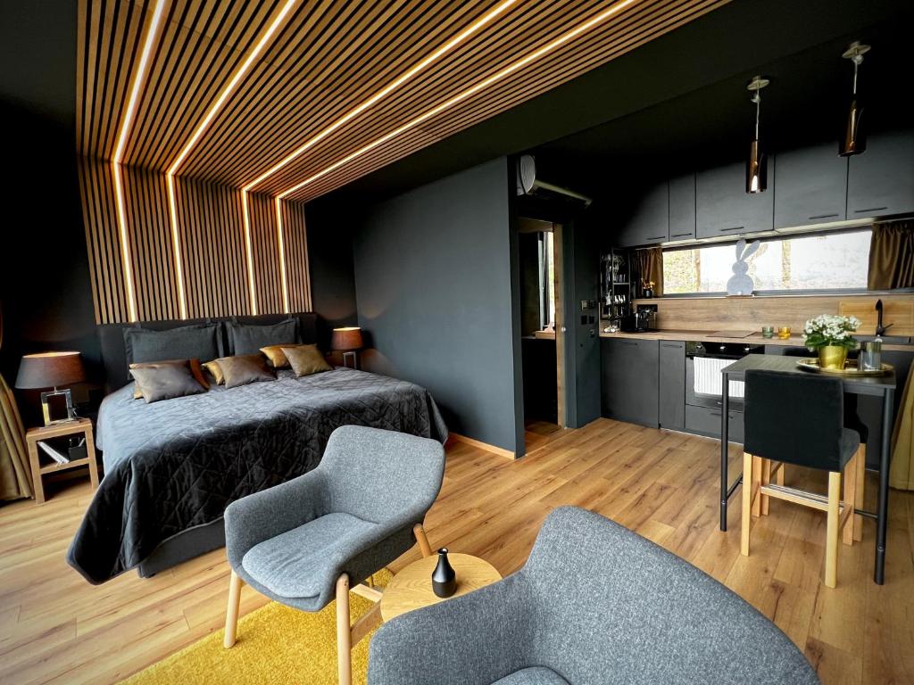 Kuchyň nebo kuchyňský kout v ubytování ForRest Boutique Cabin