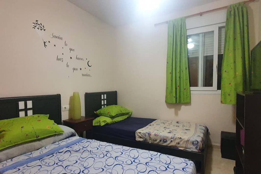 Posteľ alebo postele v izbe v ubytovaní Ideal Apartamento Manilva Playa