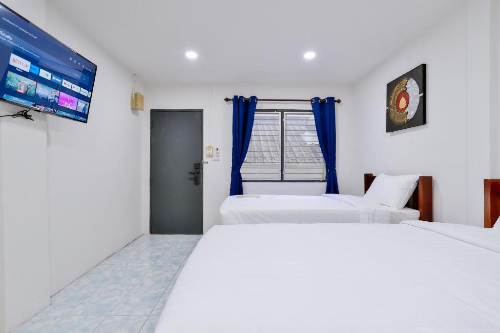 Postel nebo postele na pokoji v ubytování GP House Krabi Aonang Beach