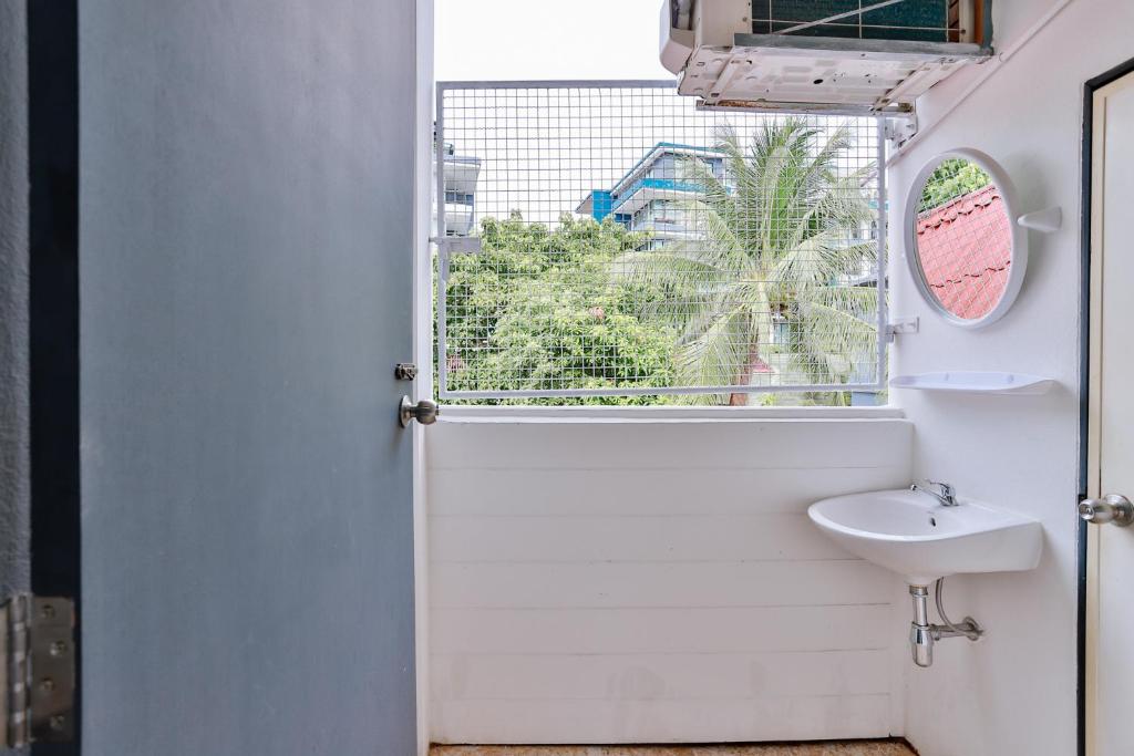 Koupelna v ubytování GP House Krabi Aonang Beach