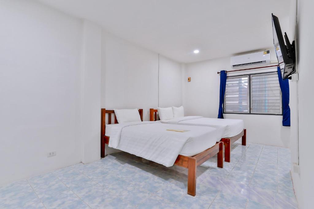 Postel nebo postele na pokoji v ubytování GP House Krabi Aonang Beach