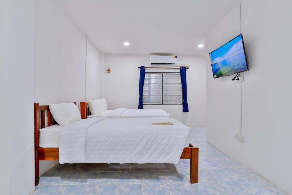Postel nebo postele na pokoji v ubytování GP House Krabi Aonang Beach