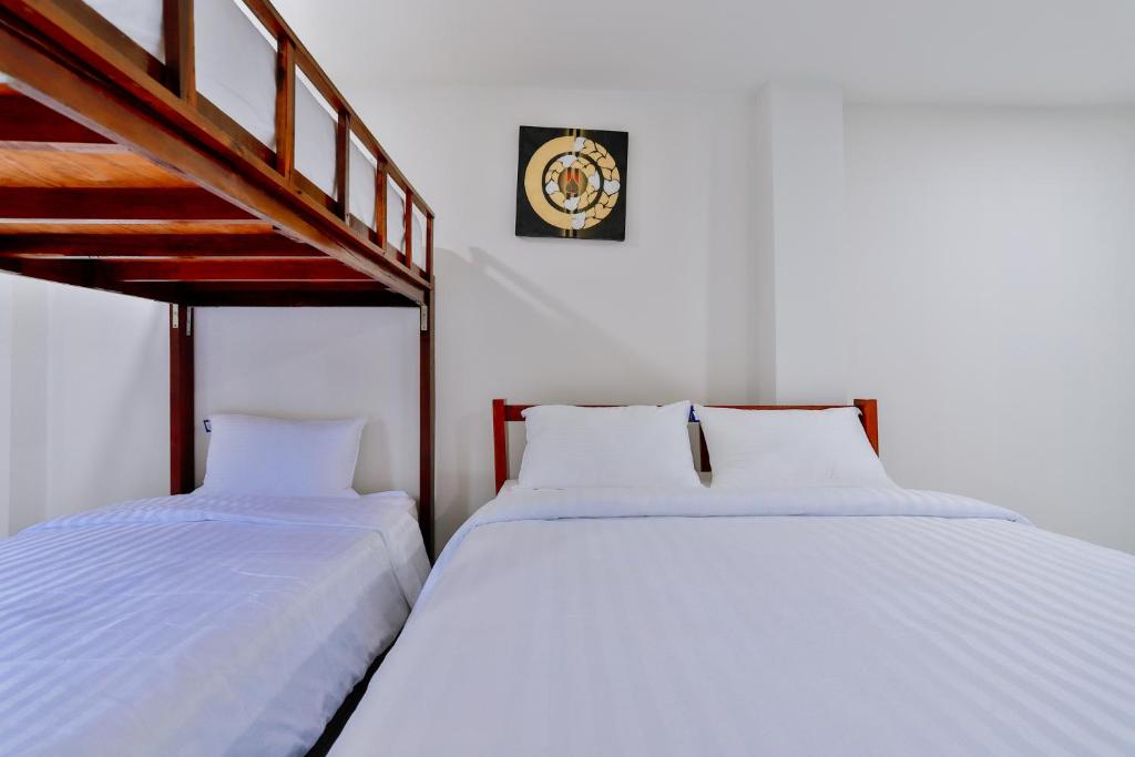 Postel nebo postele na pokoji v ubytování GP House Krabi Aonang Beach
