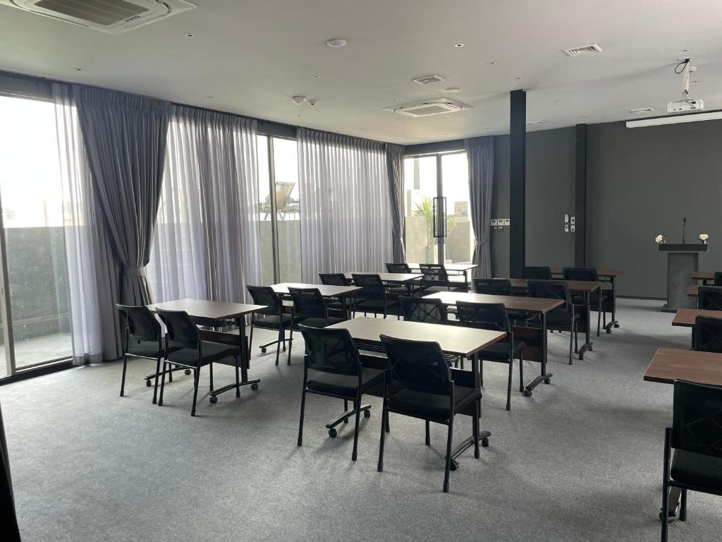 Konferenční prostory v ubytování Seekers Finders Rama IV Hotel SureStay Collection by BW