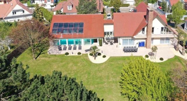 an aerial view of a large house at Villa Margaux in Lampertheim