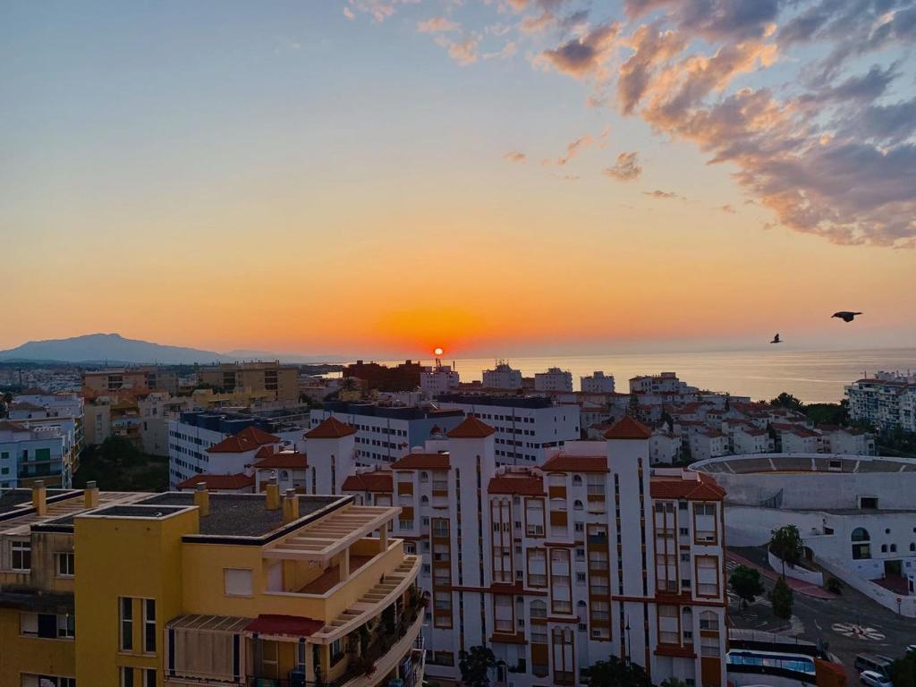 Penthouse mit private Dachterrasse und Blick auf das Meer, Berge ,Hafen