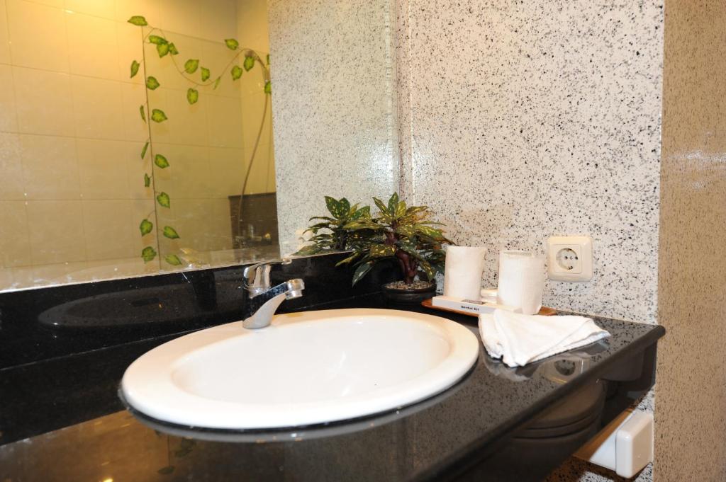 Bilik mandi di Wirton Hotel