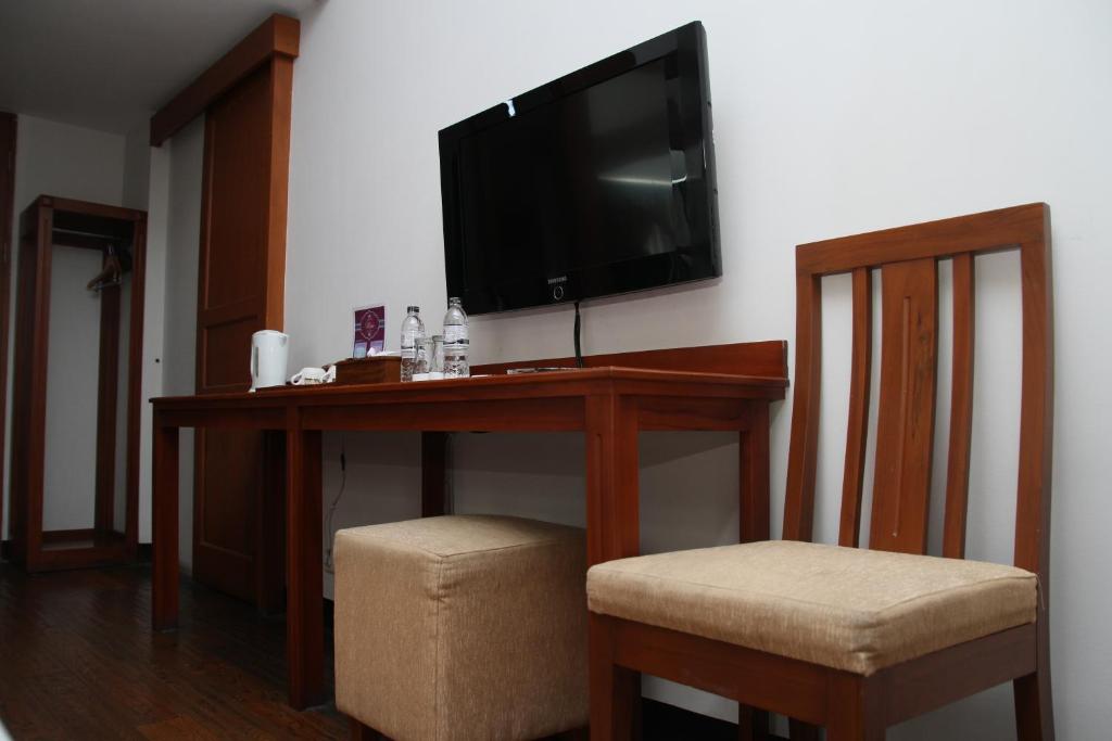 Televisyen dan/atau pusat hiburan di Wirton Hotel