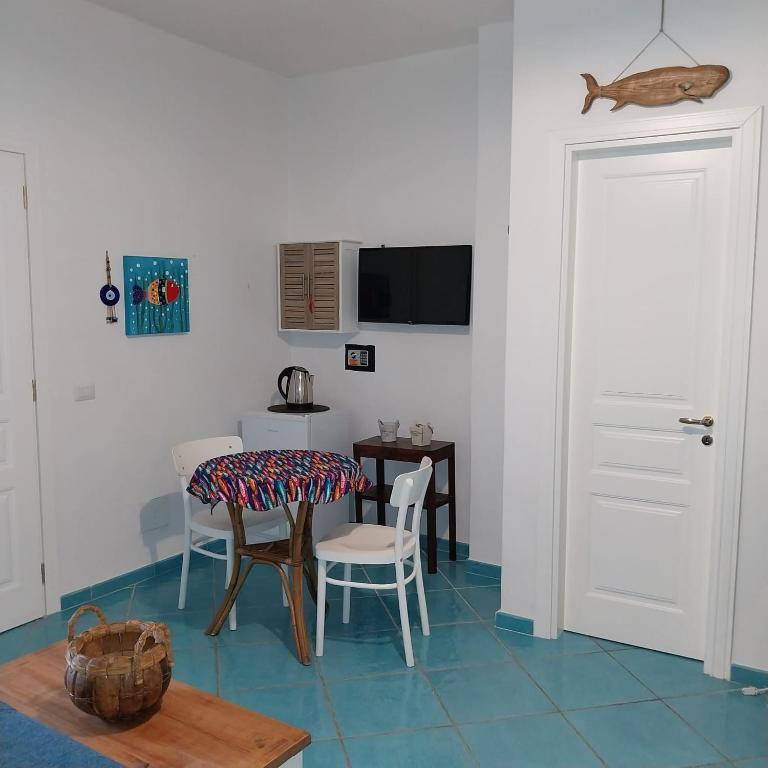 A television and/or entertainment centre at La Casa Di Massimiliano - Villa del Sole