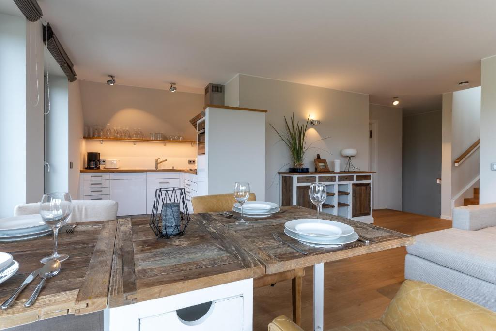 Kuchyň nebo kuchyňský kout v ubytování Ferienhaus Kirchenstraße Appartement Achtern Diek OG