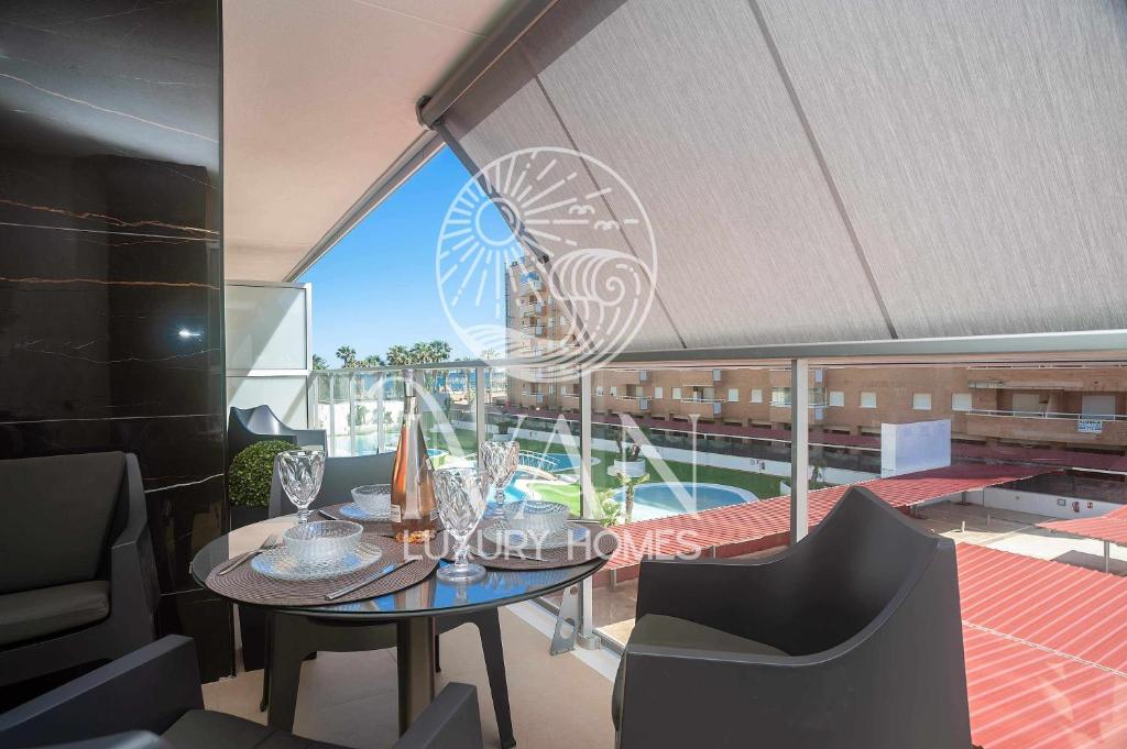 Bazén v ubytovaní Casa Miriam Ivan Luxury Homes 2ªPlta Sur 1ªLinea alebo v jeho blízkosti