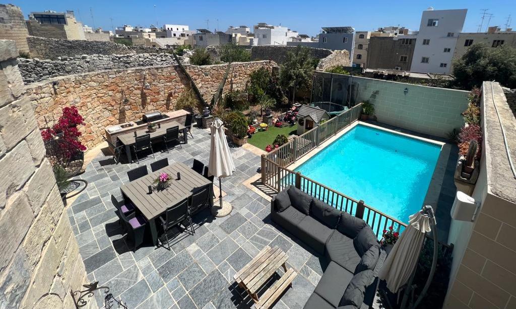 an overhead view of a swimming pool on a building at Id-dar Taz-zija Holiday Home including pool & garden in Siġġiewi