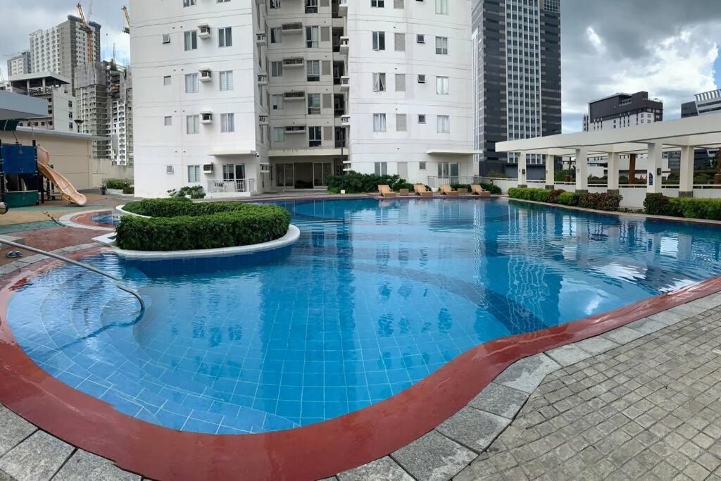 Swimming pool sa o malapit sa Comfy Avida Cebu w/ Pool(2 adjoined units) 50MBPS