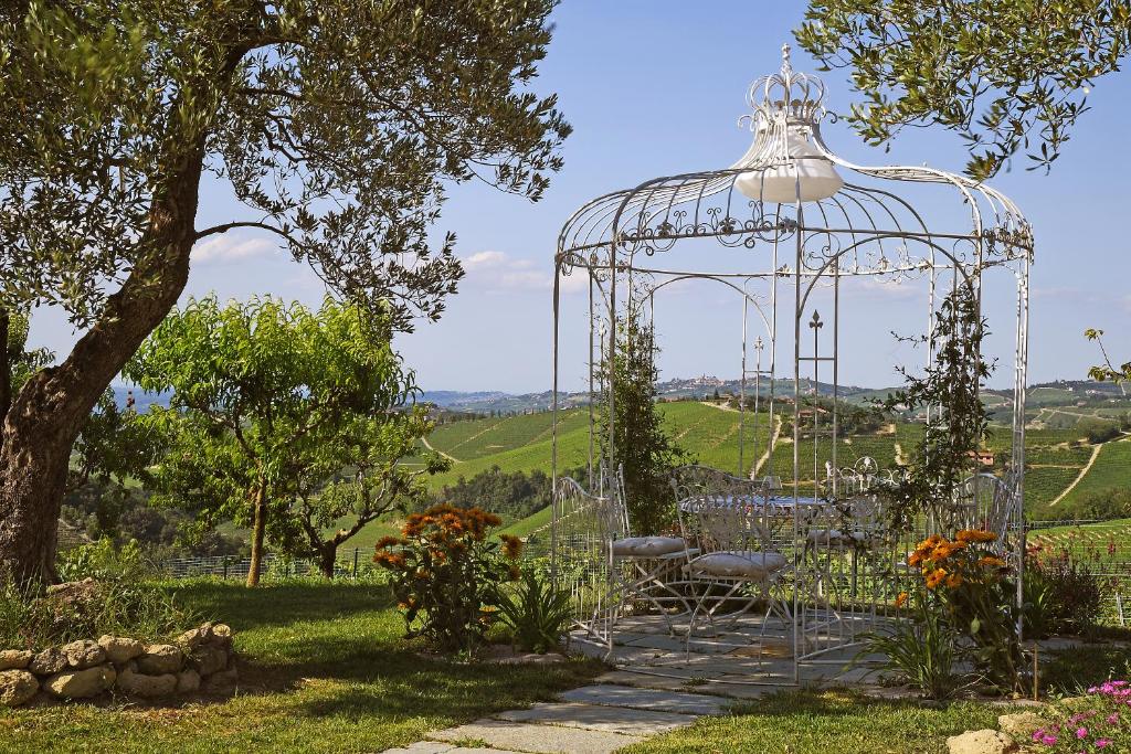 Zahrada ubytování Amalia Cascina in Langa
