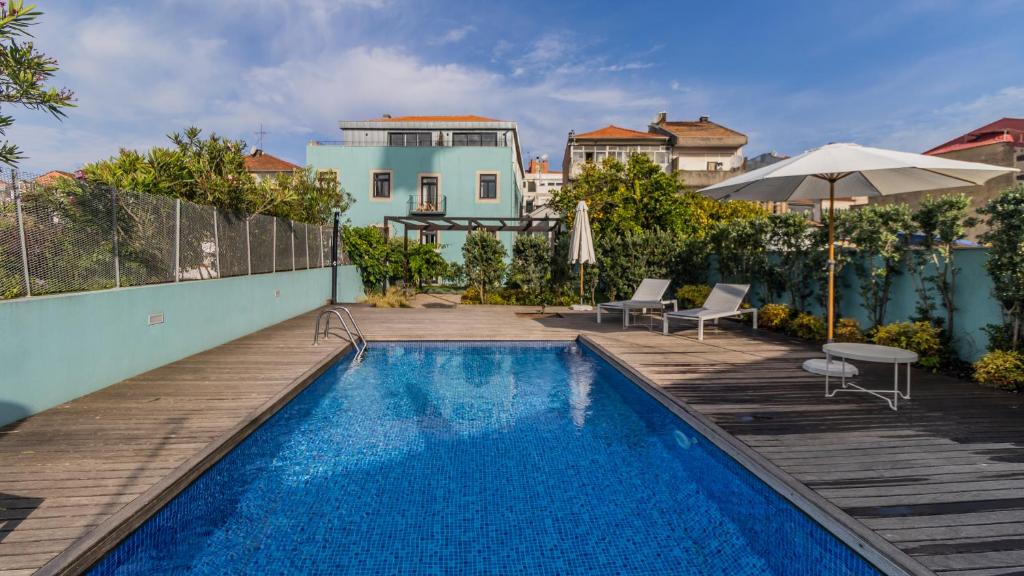 Central Studio with Pool & Patio by LovelyStay