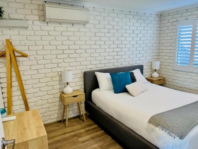 Postel nebo postele na pokoji v ubytování Mooloolaba Waterfront Unit - sleeps 8