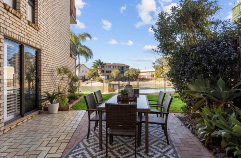 Zahrada ubytování Mooloolaba Waterfront Unit - sleeps 8