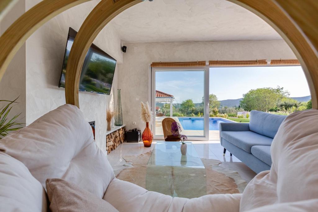 Część wypoczynkowa w obiekcie Villa Nebesi ZadarVillas