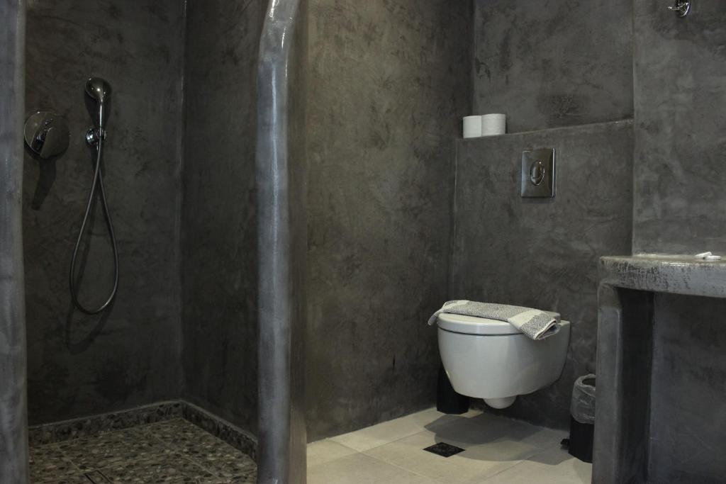 Koupelna v ubytování White Lily Suites & Lofts - Adults Only 16 Plus