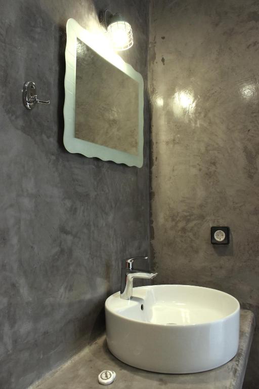 Koupelna v ubytování White Lily Suites & Lofts - Adults Only 16 Plus