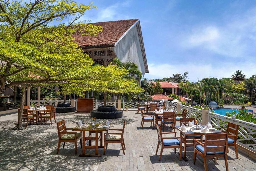 Bazén v ubytování Radisson Blu Resort, Goa nebo v jeho okolí