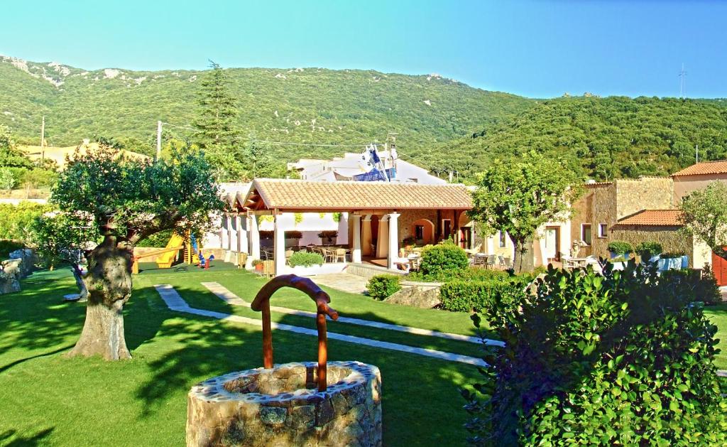 Nespecifikovaný výhled na hory nebo výhled na hory při pohledu z hotelu
