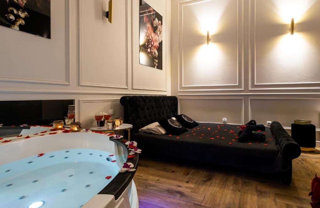 a living room with a couch and a hot tub at Vistula Boulevards Jacuzzi Apartment in Kraków