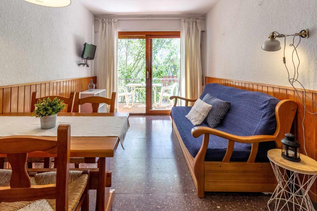 Posedenie v ubytovaní Polcent 5 Pequeño apartamento cercano a la playa