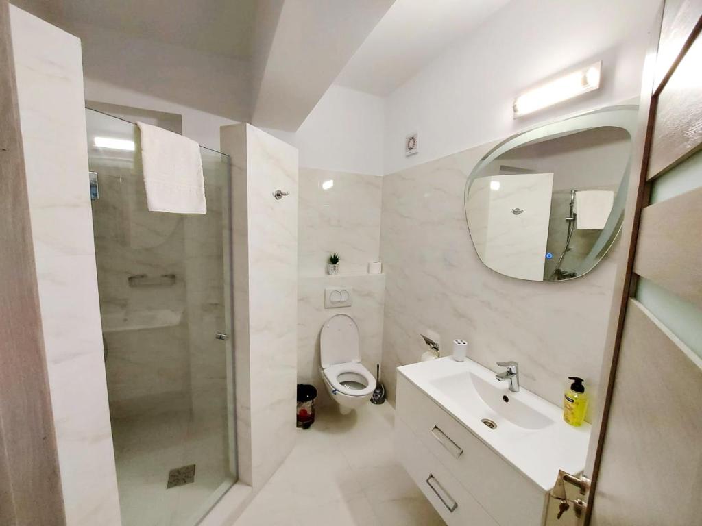 Een badkamer bij Victory Luxury Apartments