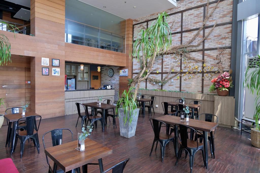 Restaurace v ubytování @Hom Semarang Simpang Lima