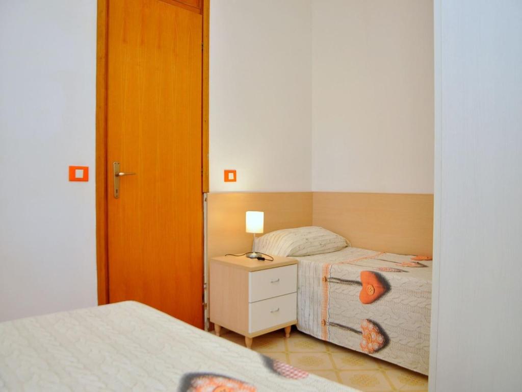 A bed or beds in a room at Adorable cozy flat for 4 guests next to the beach