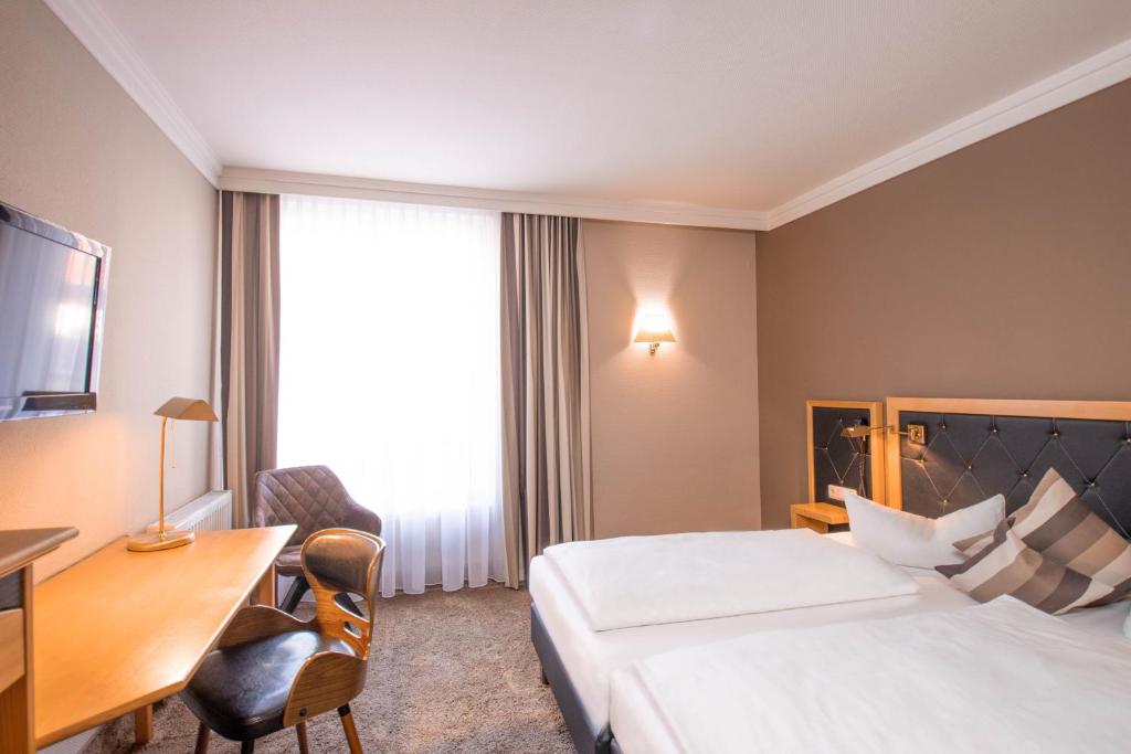 Postel nebo postele na pokoji v ubytování Hotel Tanne Ilmenau