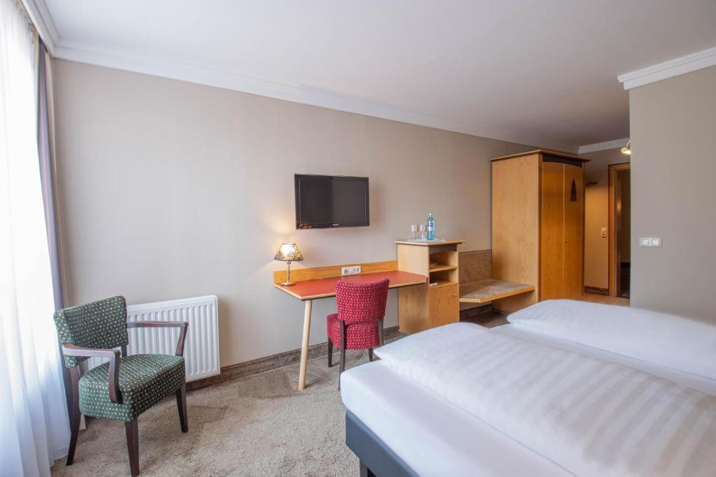 Postel nebo postele na pokoji v ubytování Hotel Tanne Ilmenau