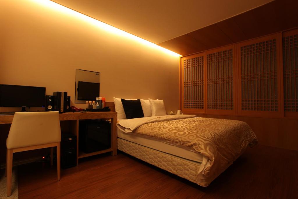 Postel nebo postele na pokoji v ubytování Yuwon Hotel