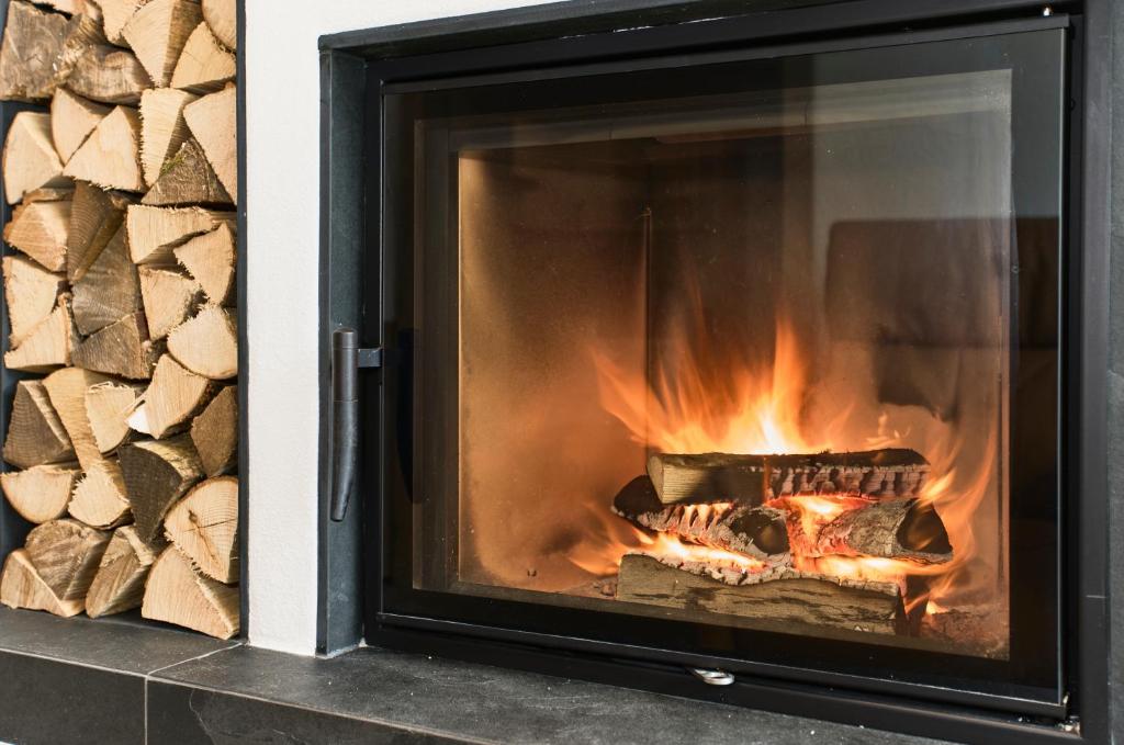 Fotografie z fotogalerie ubytování Relax-Suite Kaminfeuer v destinaci Lackenhof