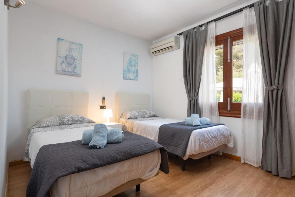 Postel nebo postele na pokoji v ubytování Villa Llimona