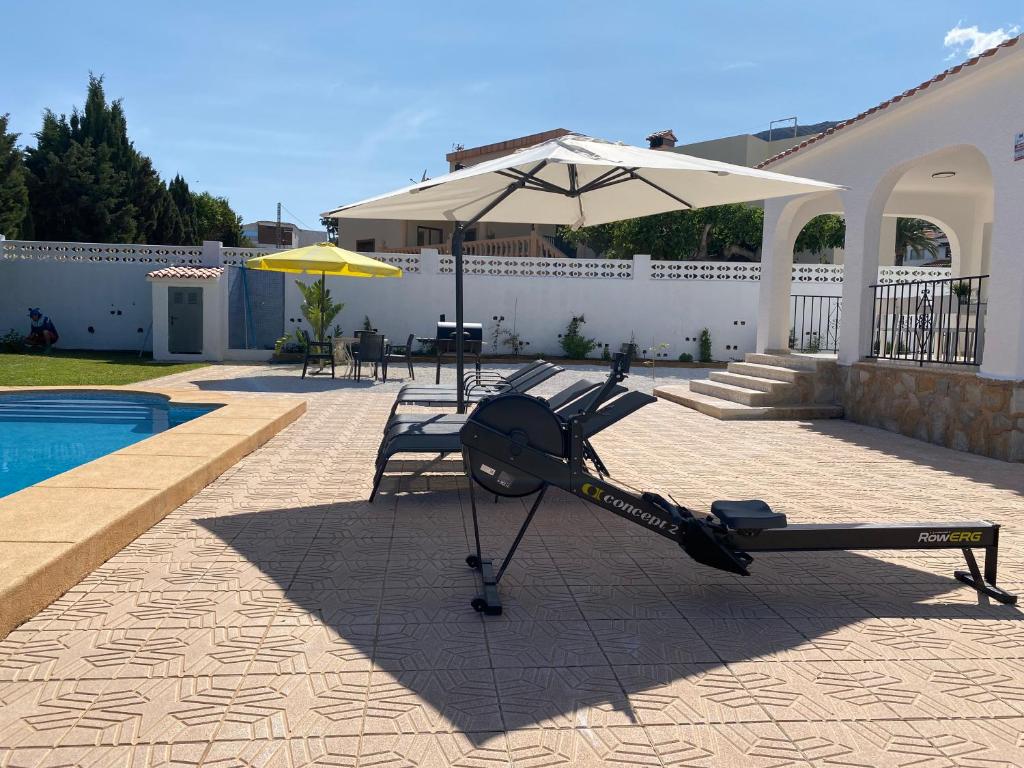 Fotografie z fotogalerie ubytování Villa con piscina, soleada, tranquila y céntrica v destinaci Calpe
