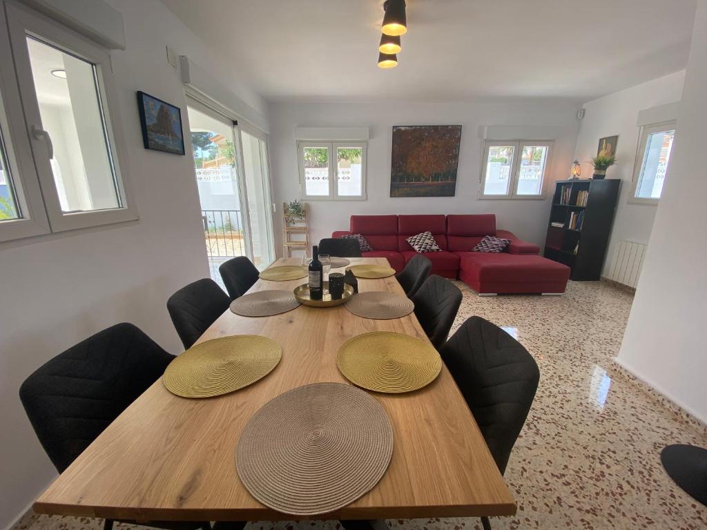 Fotografie z fotogalerie ubytování Villa con piscina, soleada, tranquila y céntrica v destinaci Calpe